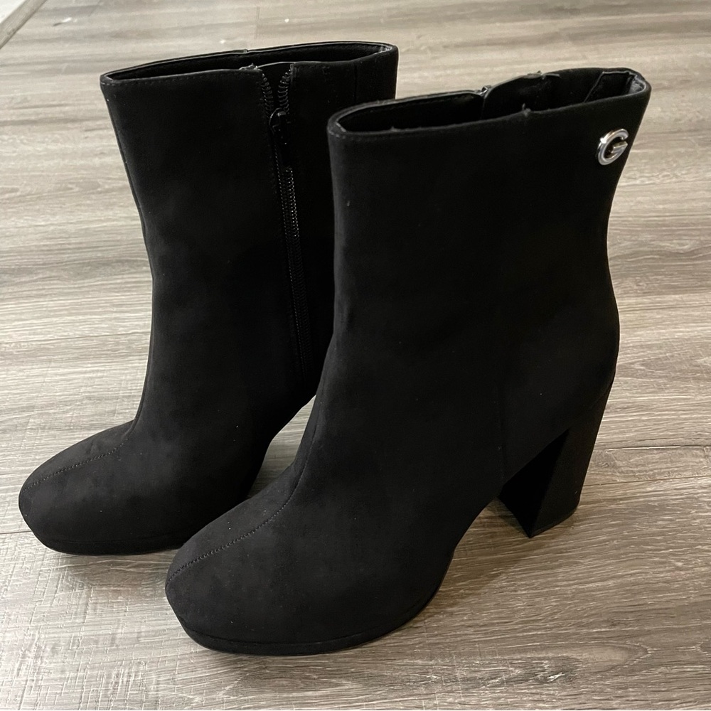 NWOB GBG Los Angeles Deona Boots Booties Black Faux Suede Size 9 M